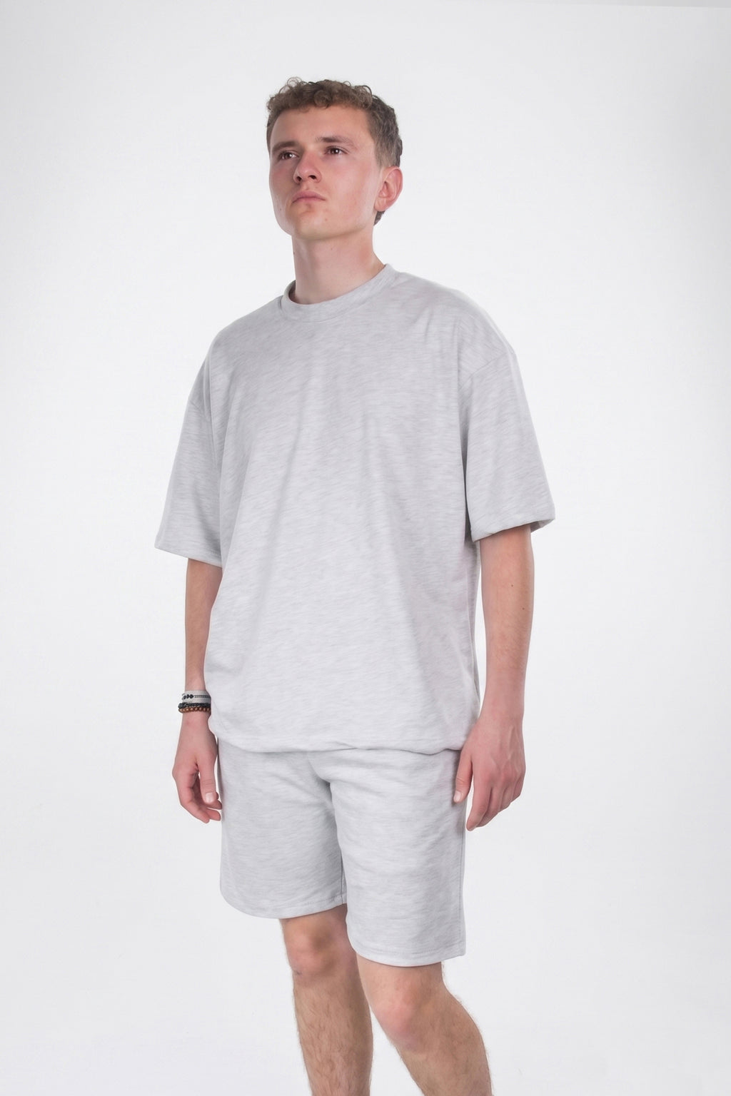 Conjunto oversized de algodón gris de la marca JOBAN, camiseta y pantalones cómodos y suaves para un estilo casual.