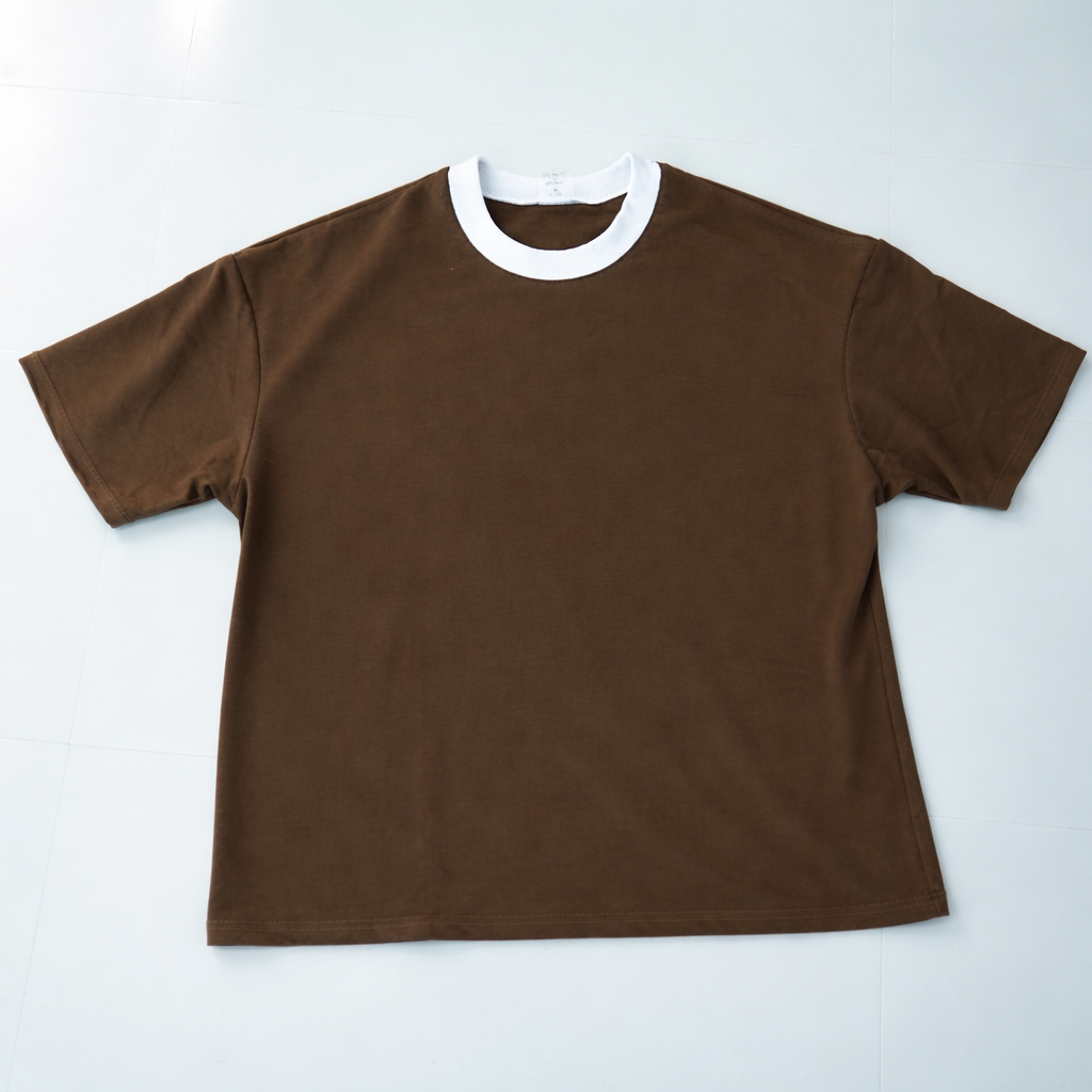 Camisa oversized de algodón en color café de la marca JOBAN, con diseño cómodo y casual para mujer.